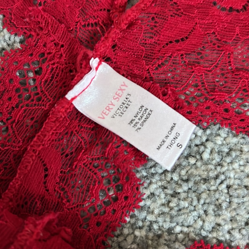 Vintage Victoria’s Secret Lace Thong - Picture 3 of 4